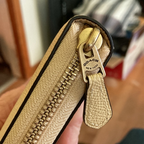 Coach Zip Wallet - Picture 7 of 11